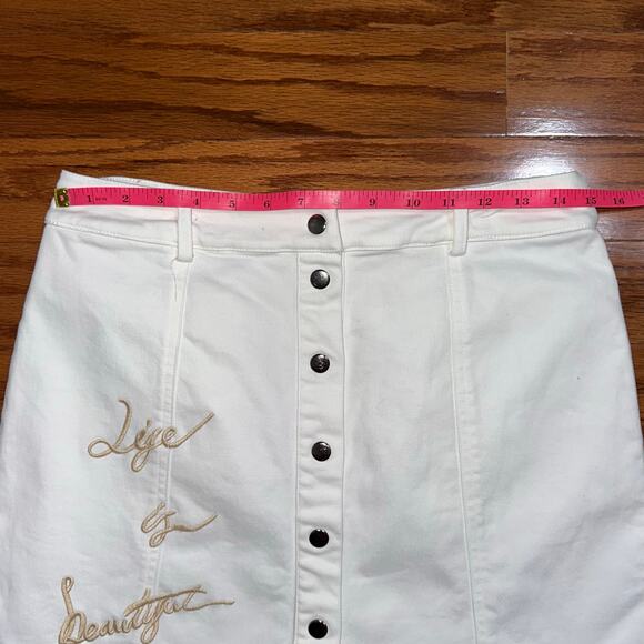 Gianni Bini White Denim ‘Life Is Beautiful’ Fringe Snap Front Mini Skirt Size M - Picture 9 of 12